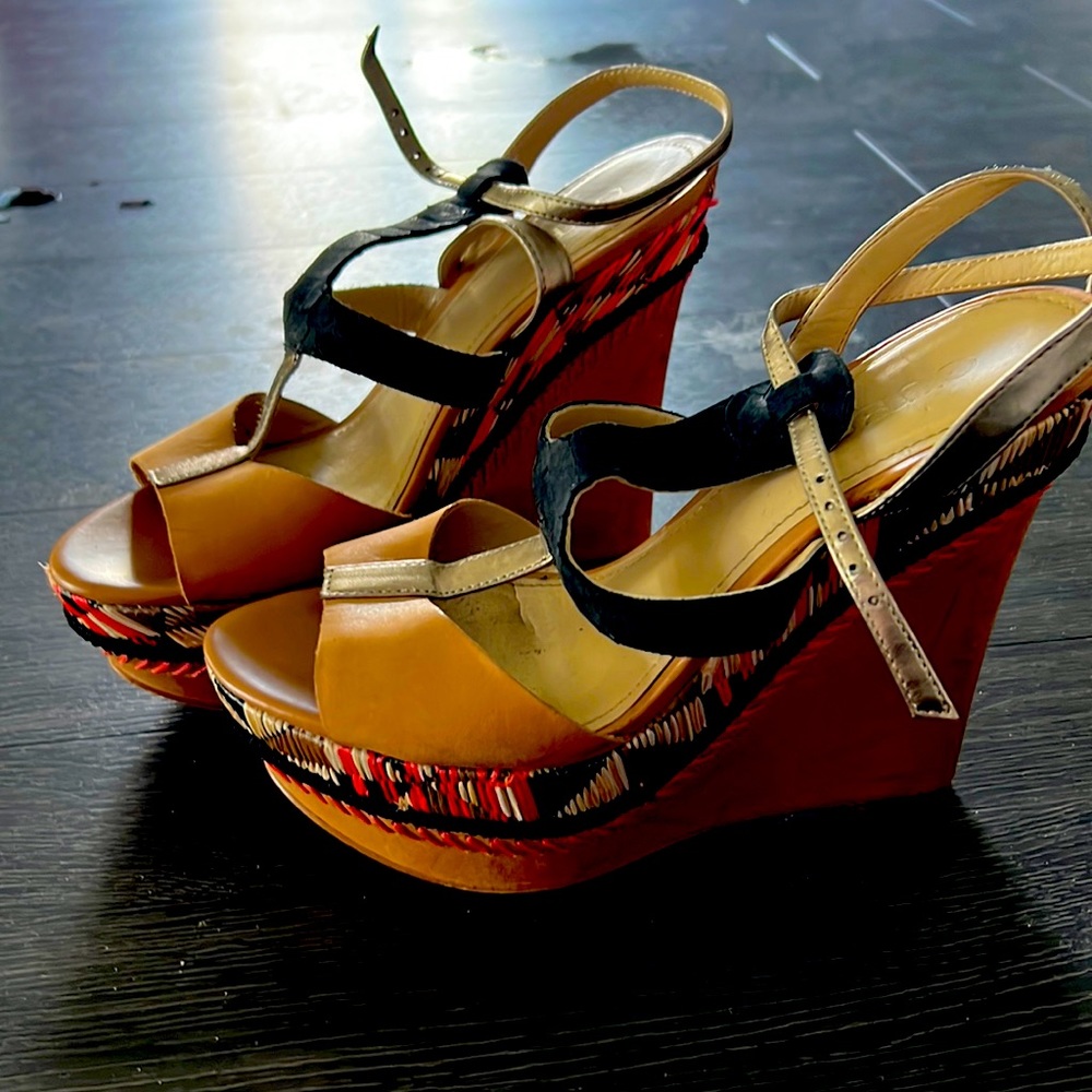 Guess wedges brown black print
